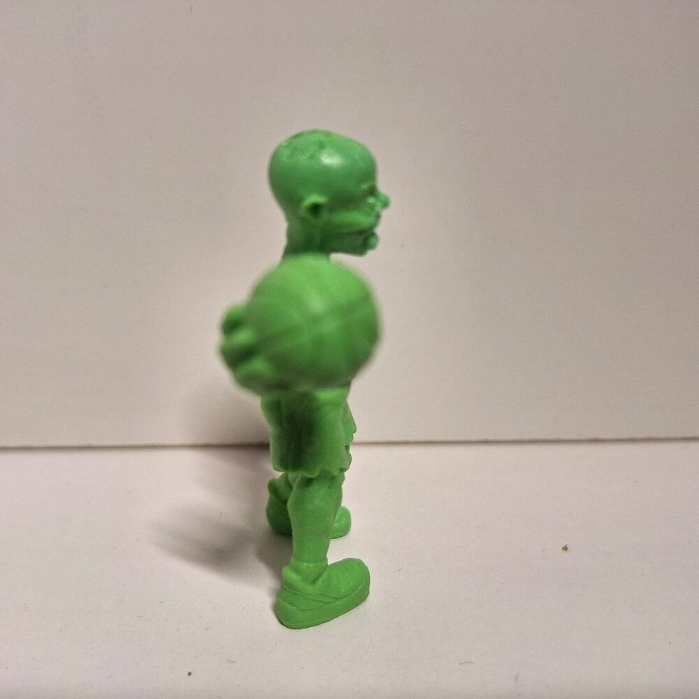 Jump Shot Rot SLUG Zombies Green Basketball Playing Zombie Jakks 2012 Series 2 - Picture 4 of 7